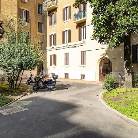 Wmr Near Vatican * Rome